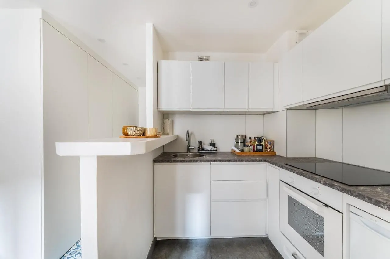 Cozy Flat Paris Centre 아파트 0*,